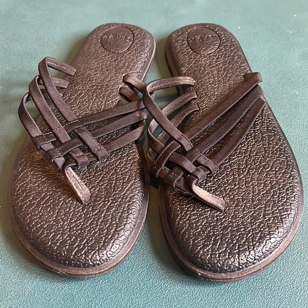 Sanuk yoga sandals